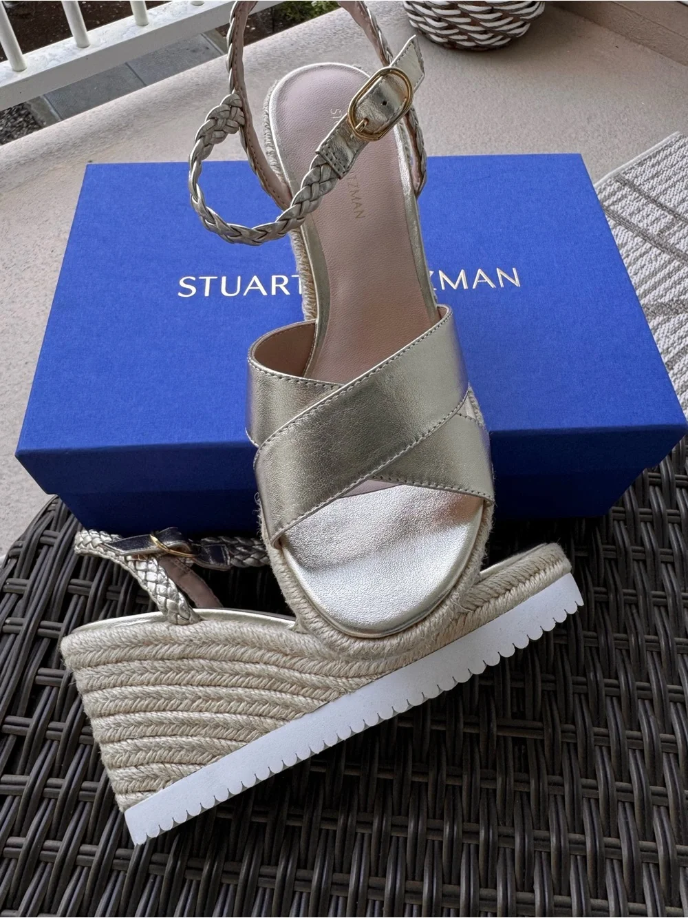 Stuart Weitzman Woven Espadrille Wedge Sandals in Metallic Gold size 36 - Picture 5 of 6